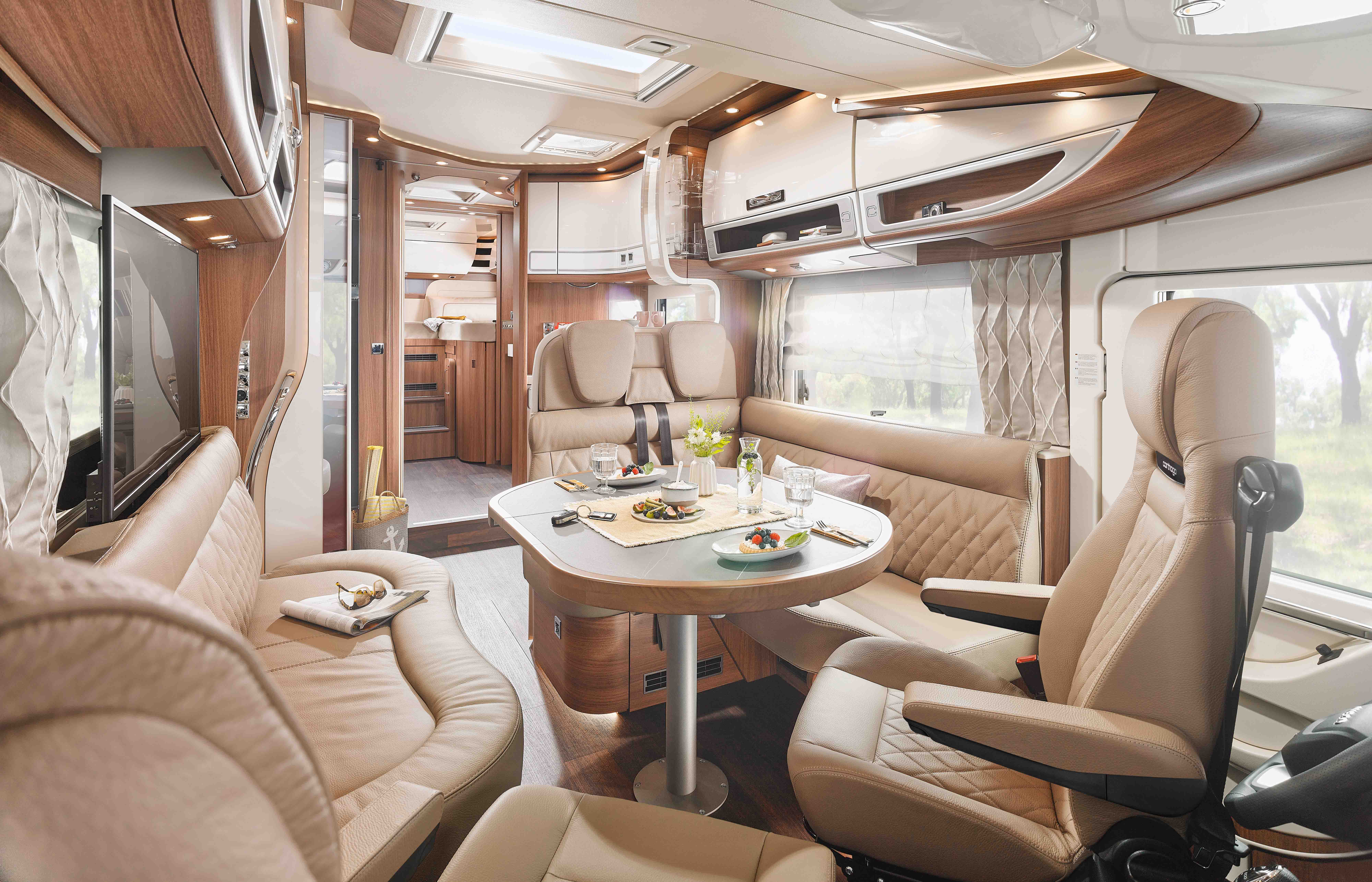 RET-2026_Carthago_s-plus_I61XLLE_vh_linea-chiara